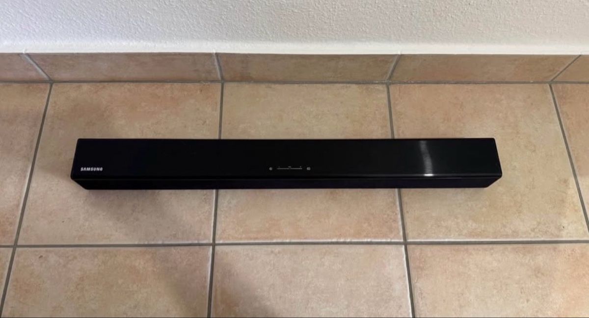 Samsung Casse acustiche: Barre de son Samsung HW-J250 avec télécommande et câble – Usato da Lausanne venduto da loriscapo 2