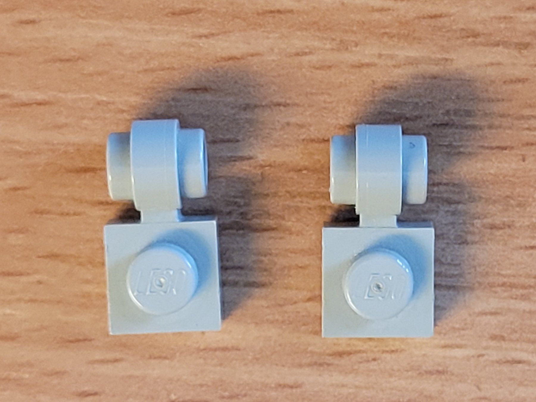 Lego Baukästen: Lego - Pièce de rechange - 2x grise forme spéciale – Gebraucht aus Payerne von tintin08
