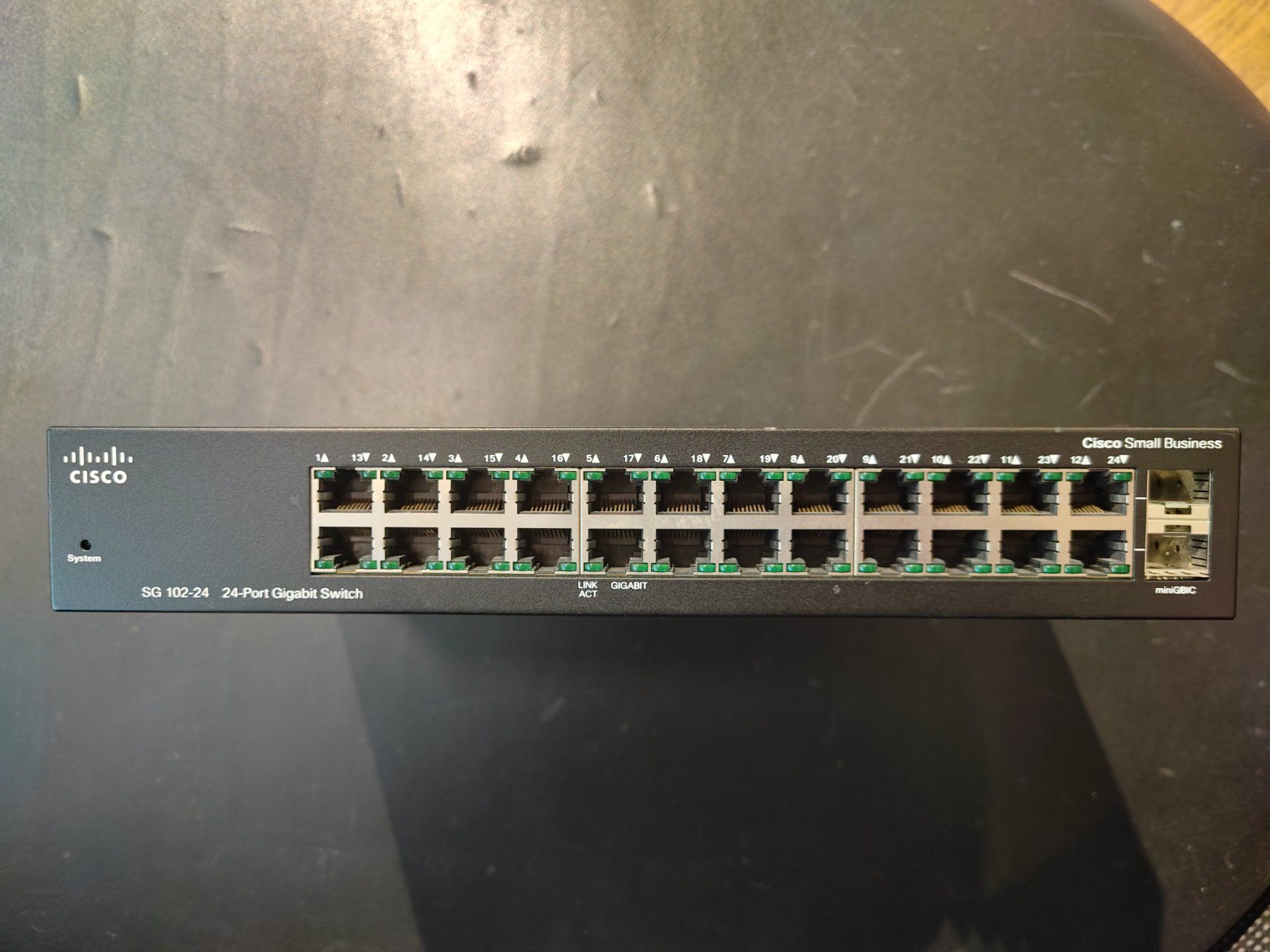 Cisco Hub & Switch: Switch RJ45 CISCO SG102-24 – Usato da Sion venduto da Bang-OlufsenSion 1