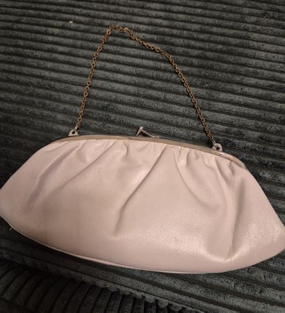 Vintage Clutch in Creme mit Metallbügel und Tragekette