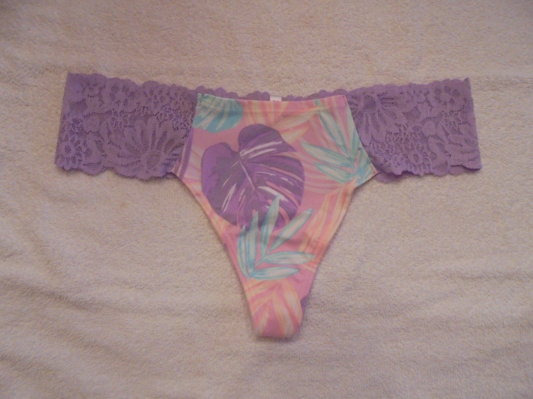 Victoria's Secret Autres dessous: VICTORIA'S SECRET THONG, S, NEU – Neuf avec emballage d'origine à Aarau Rohr par PinkSchwein