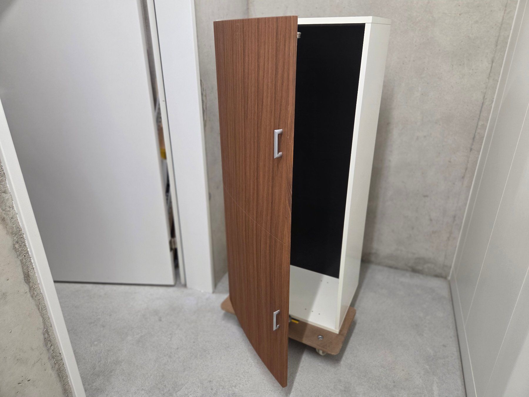 Meubles TV: Wall cabinet white with walnut effect door – D'occasion à Gockhausen par Alv_cer 1