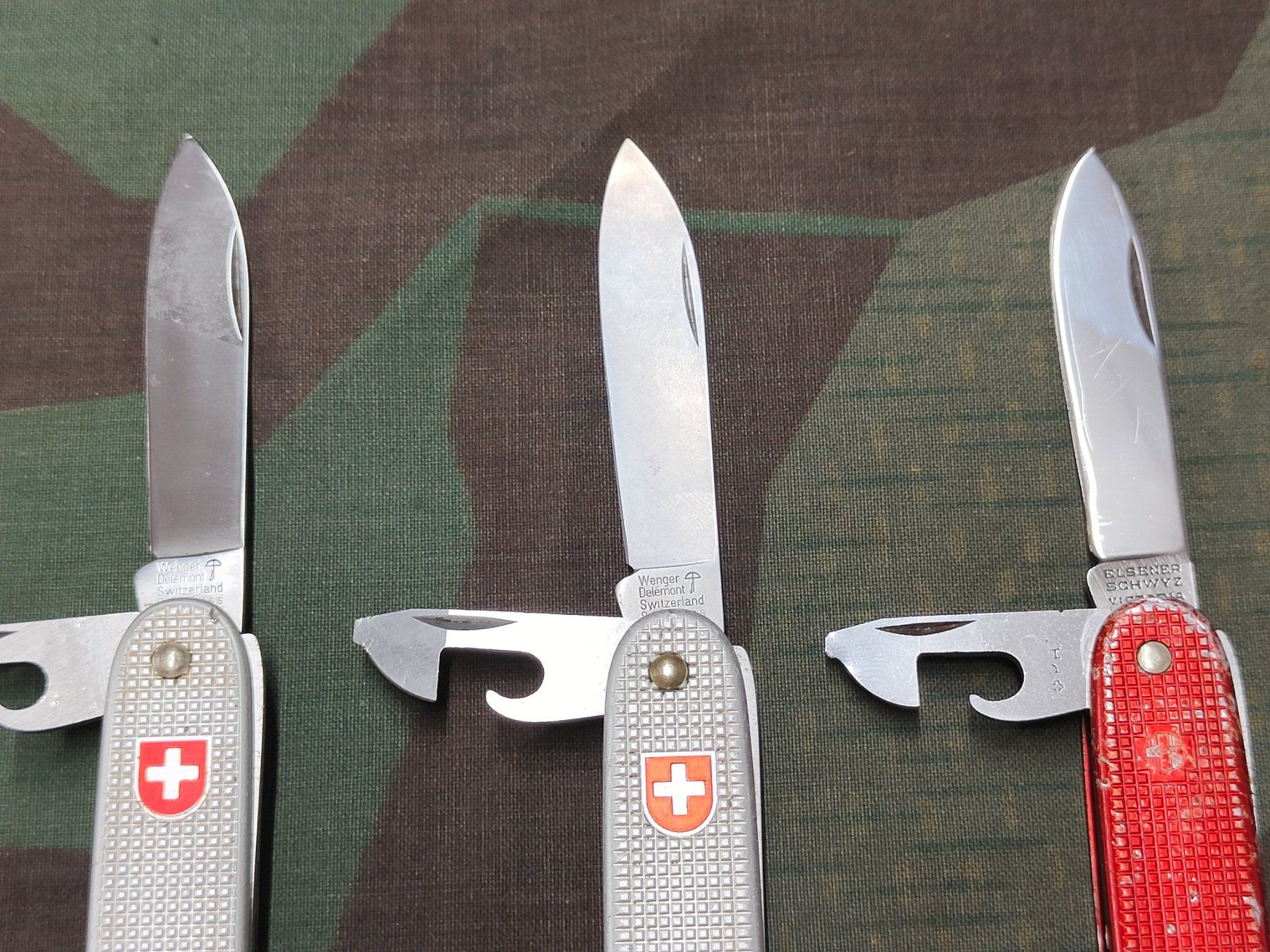 Schweizer Armee Taschenmesser: 3 Soldatenmesser gebraucht, W81, W81, E64 – Gebraucht aus Bauma von SwissMilitaria 2