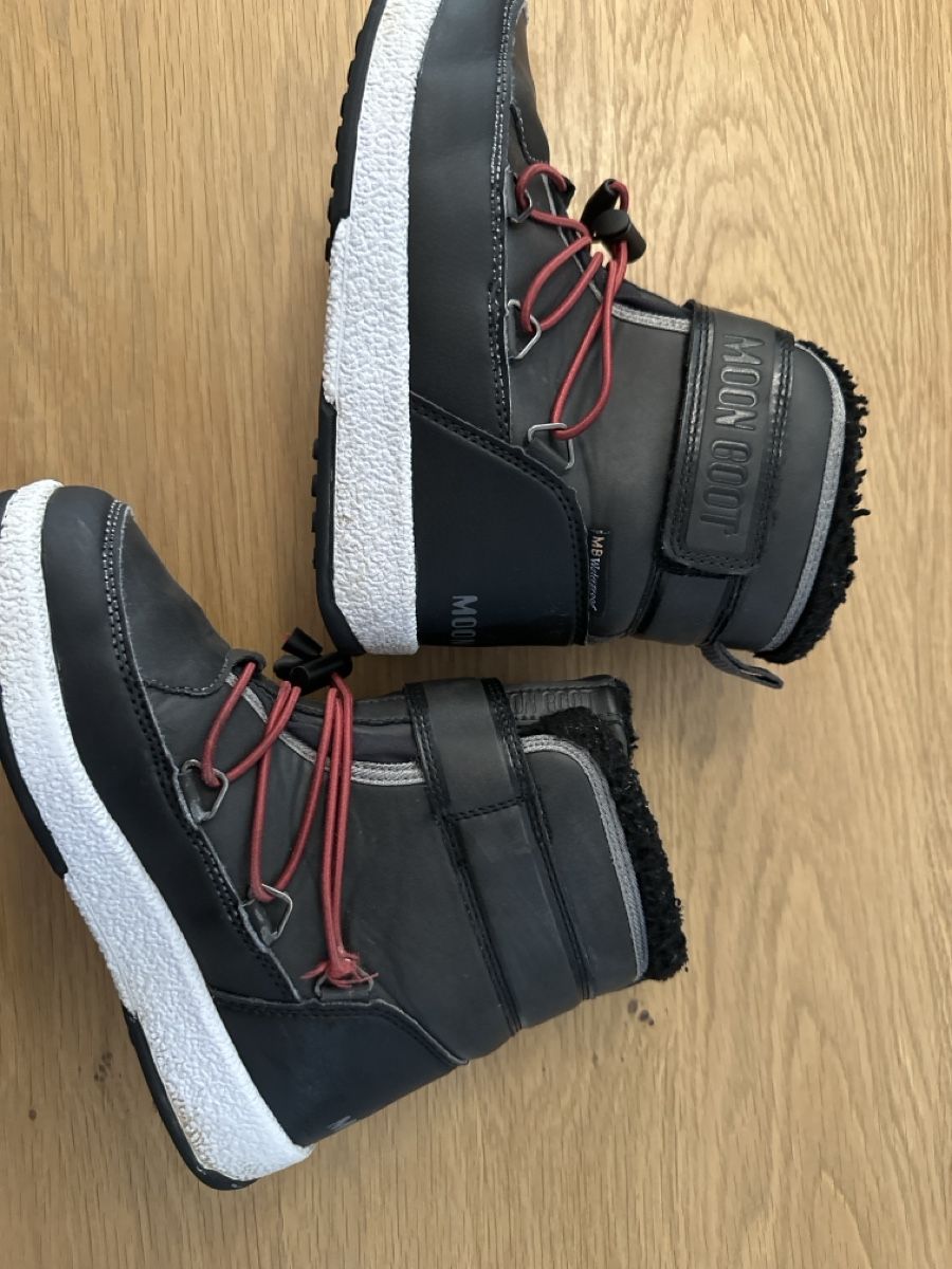 Moon Boot Scarpe per ragazzi: Moon Boot, Winterstiefel (schwarz, Gr 32) – Usato da Aarau venduto da catalea 2