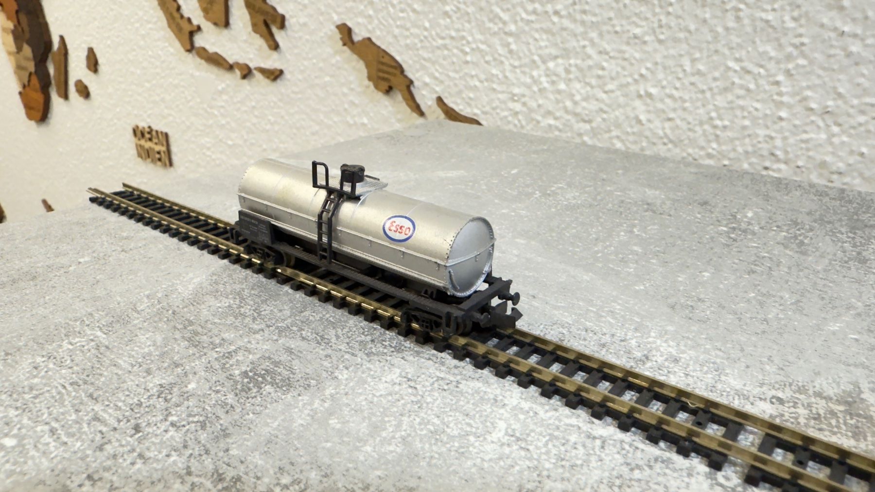 Roco Modellini di ferrovie: Roco Tankwagen Esso Spur N – Usato da Schlieren venduto da rat_lq6b 4