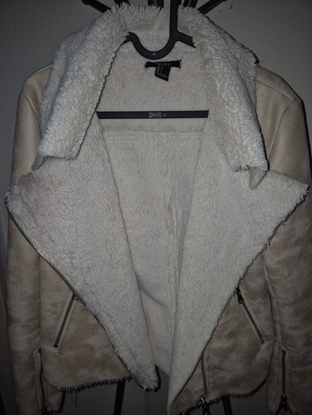 Giacche: Forever 21 Jacke mit Kunstfell – Usato da Aesch BL venduto da sar_j59l 2