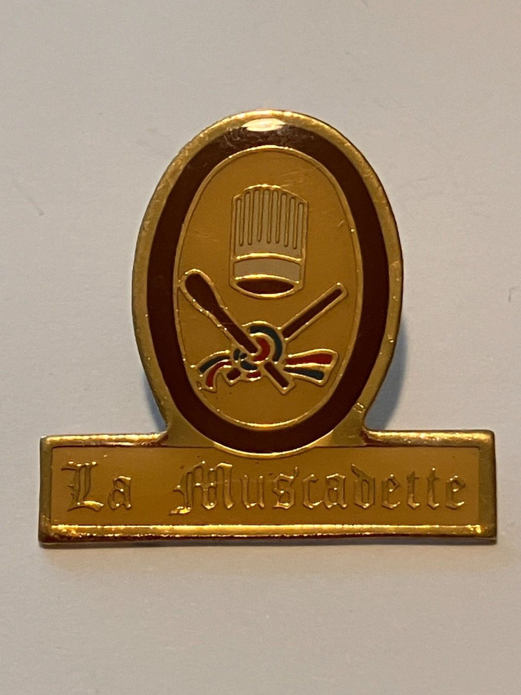 Placchette & Badge: 1 Pin La Muscadette – Usato da Basel venduto da djwwpp