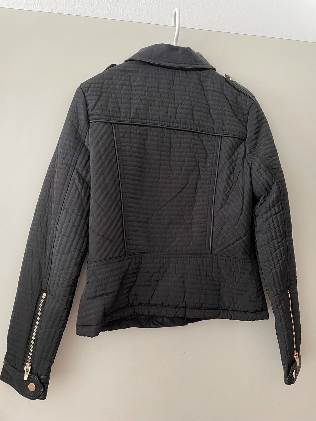 Giacche: schwarze Damenjacke neu Grösse 36 – Nuovo (secondo la descrizione) da Au/ZH venduto da markthallerapperswil 2