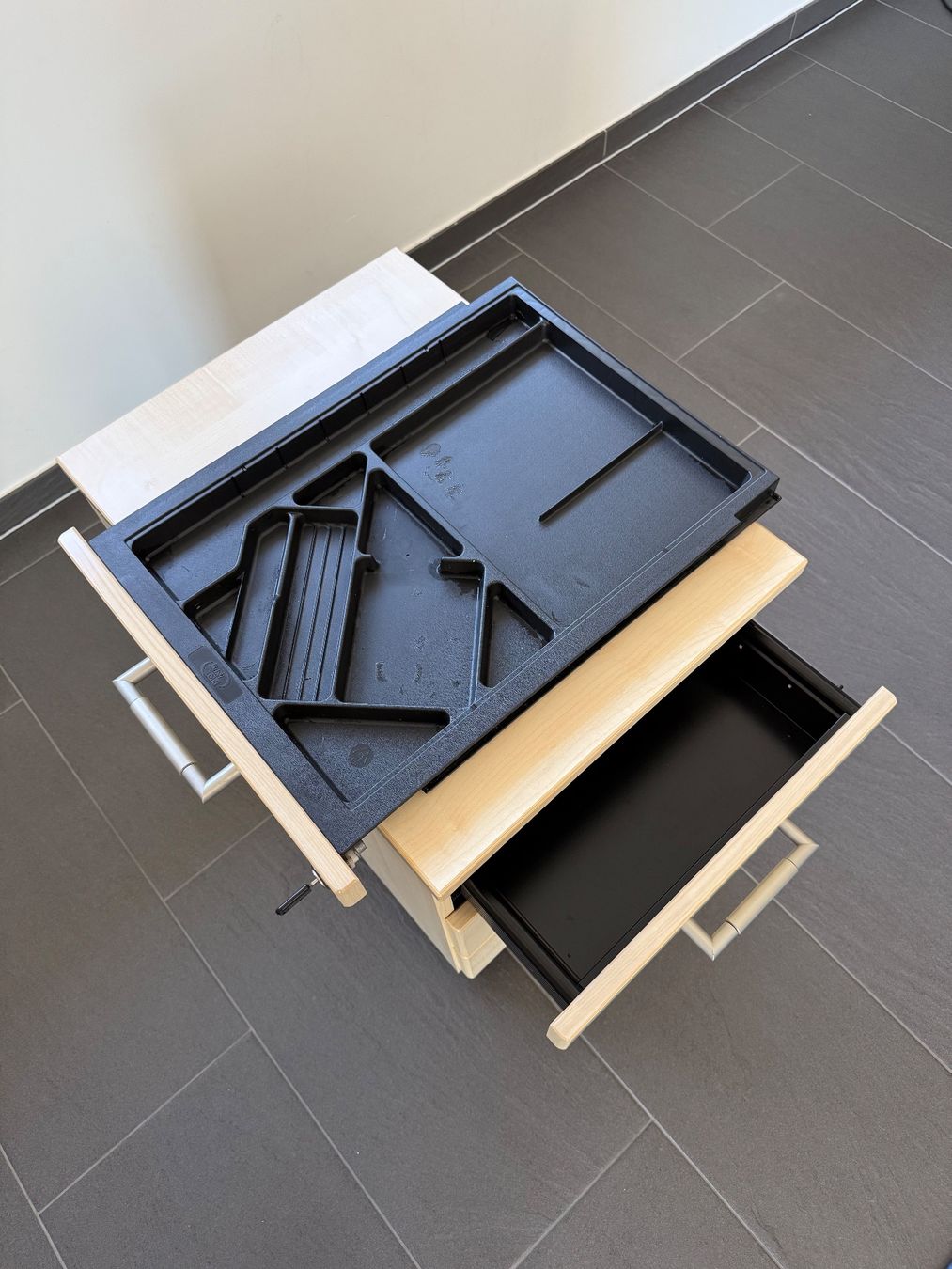 Pfister Eléments de bureau: Abschliessbarer Rollcontainer von Pfister | 3 Schubladen – D'occasion à Liebefeld par Jen_z57s 2