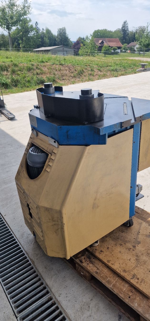 Esab Tutte le macchine: Ausklinkmaschine Versafix 254 – Usato da Emmenbrücke venduto da inf_l8yf 5