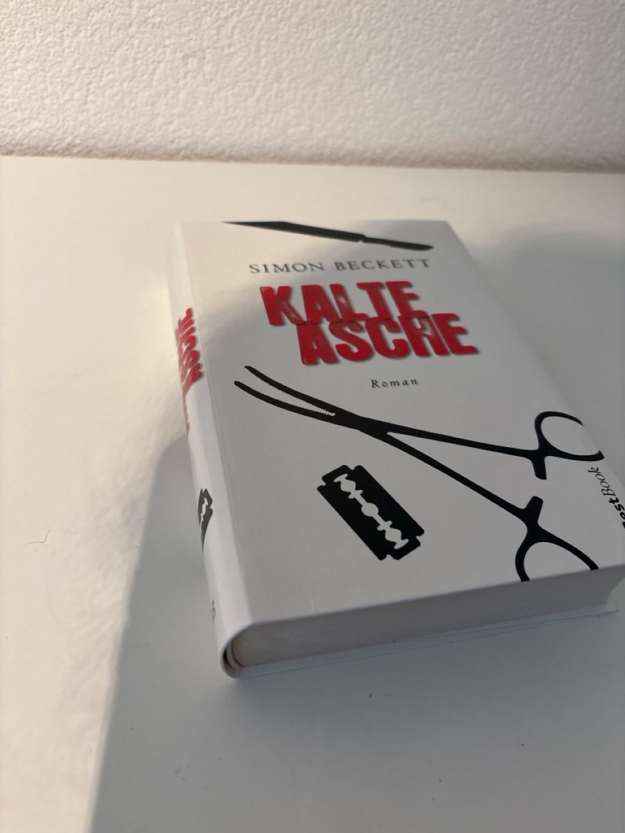 Libri: Simon Beckett - Kalte Asche, neuwertig – Nuovo (secondo la descrizione) da Adliswil venduto da ninotschka7 1