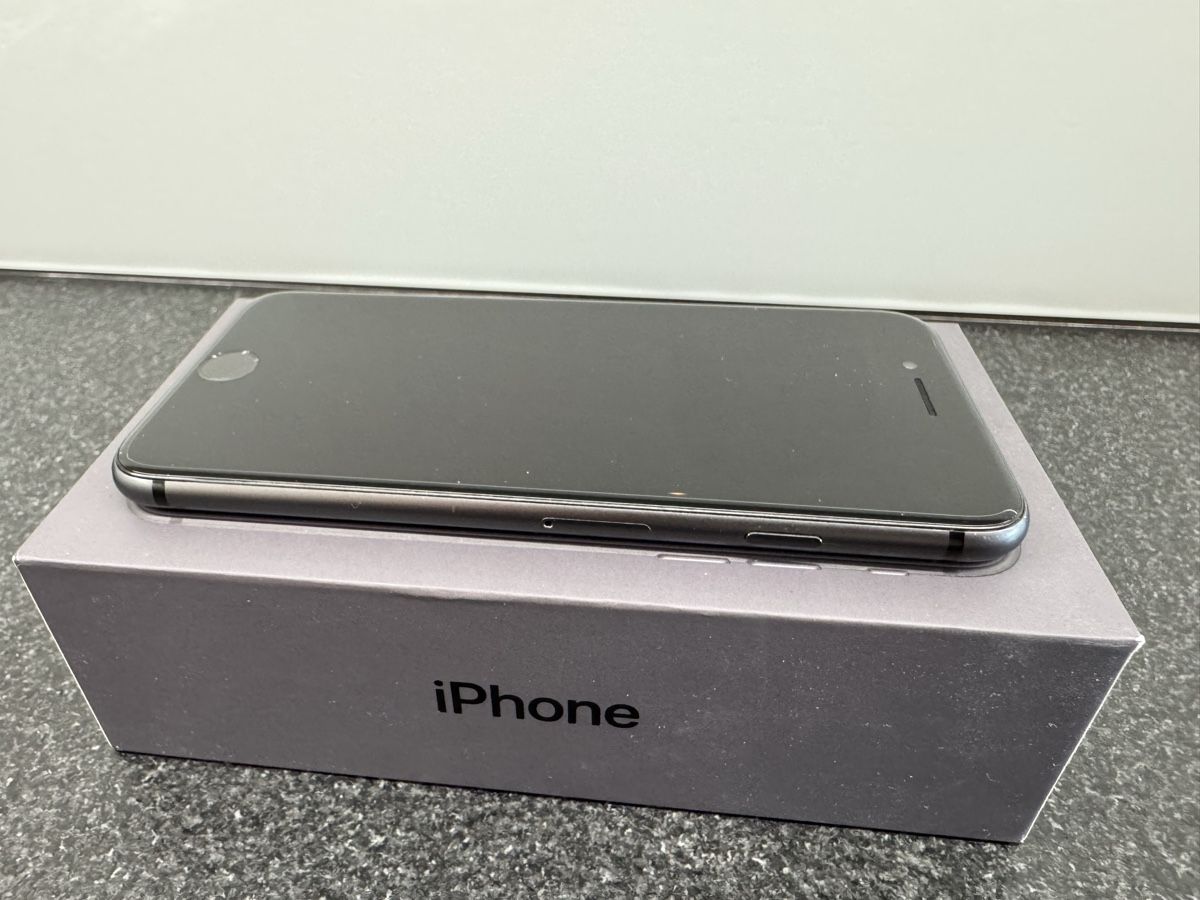 Apple Portables: iPhone 8 64GB Space Grey – D'occasion à Bern par dingodachs 2