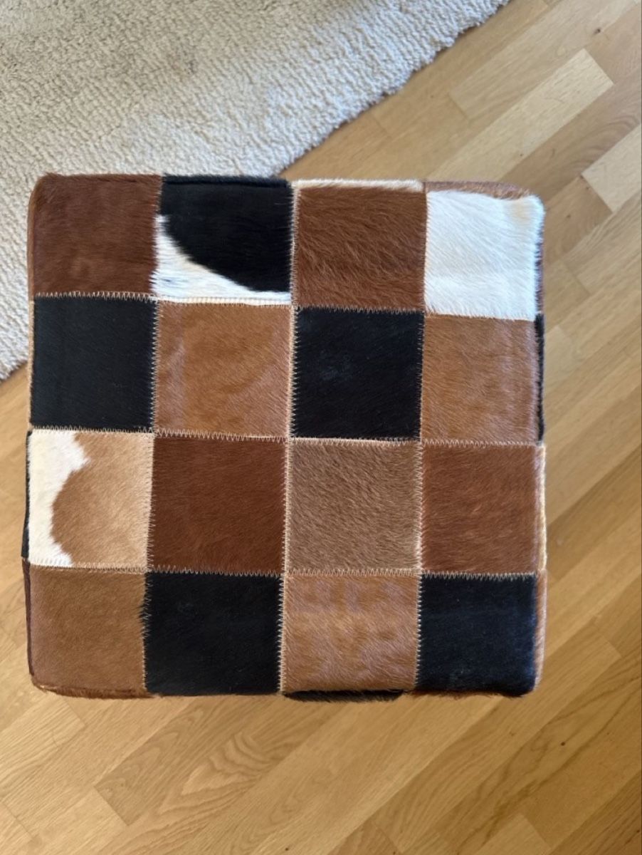 Ikea Tabourets: 2x Hocker aus Kuhfell – Neuf (Voir description) à Volketswil par julena2910 1
