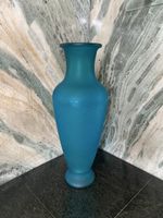 Grand vase en verre bleu givré – 60 cm 