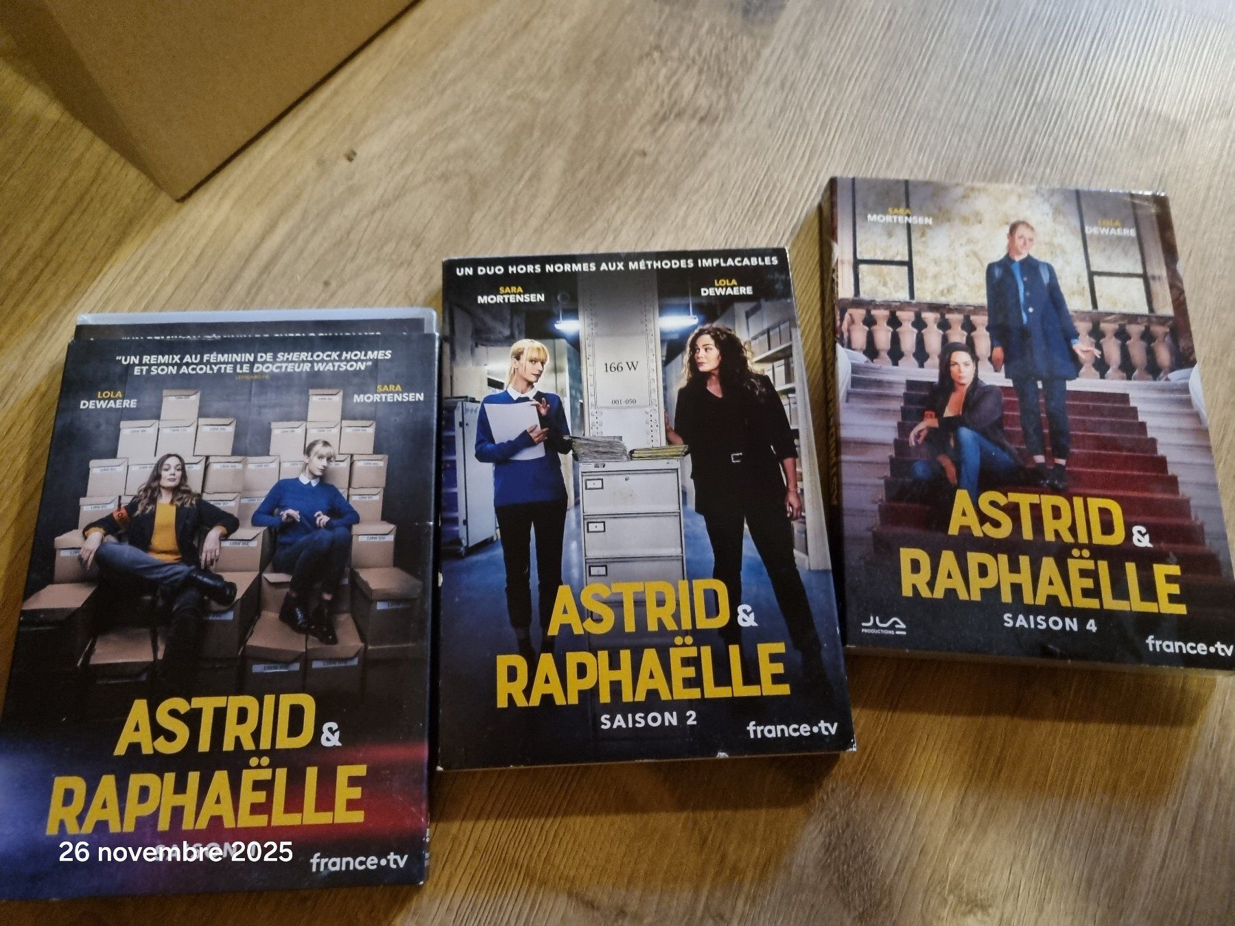 Tutti i DVDs: Saison 1,2 et4 Astrid et Raphael – Usato da Ependes VD venduto da Oliviermi