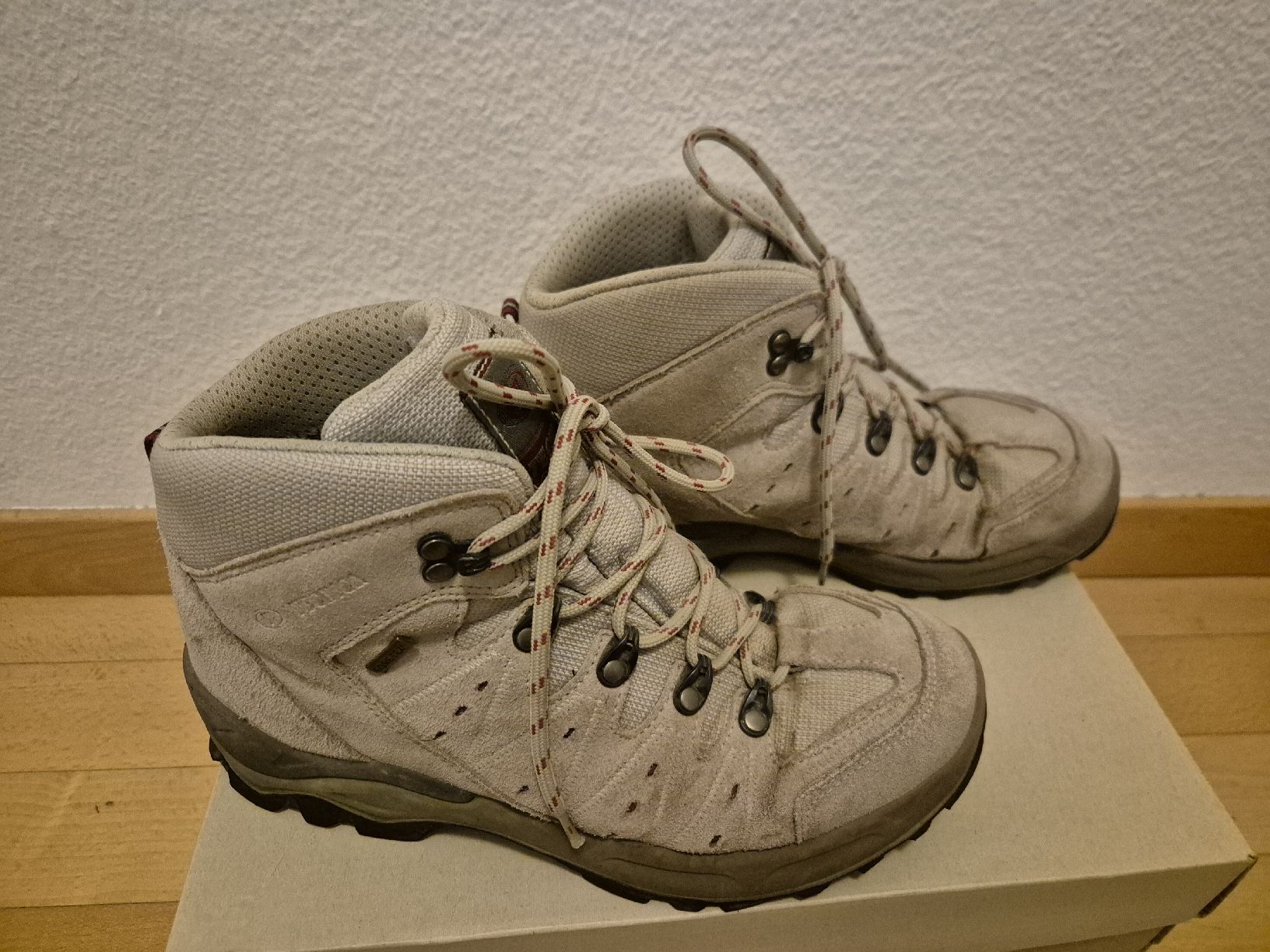 Tecnica Damenschuhe: Tecnica Wanderschuhe beige, GoreTex, Grösse 39,5 – Gebraucht aus Zürich von vak_z68t 1