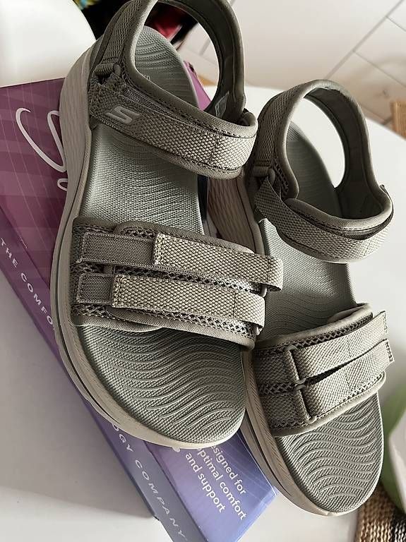 Scarpe da donna: Skechers Sandalen – Usato da Horriwil venduto da Makla