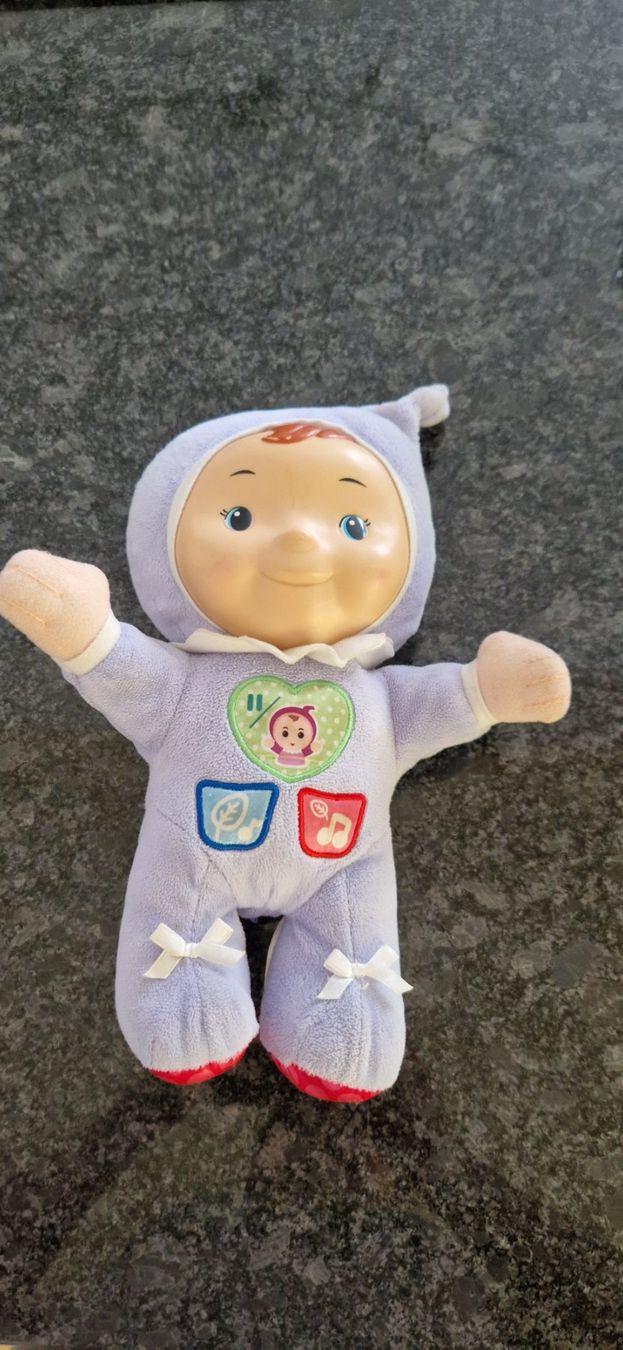 Bambole: Kinderpuppe mit Musik – Usato da Ganterschwil venduto da Sunne6