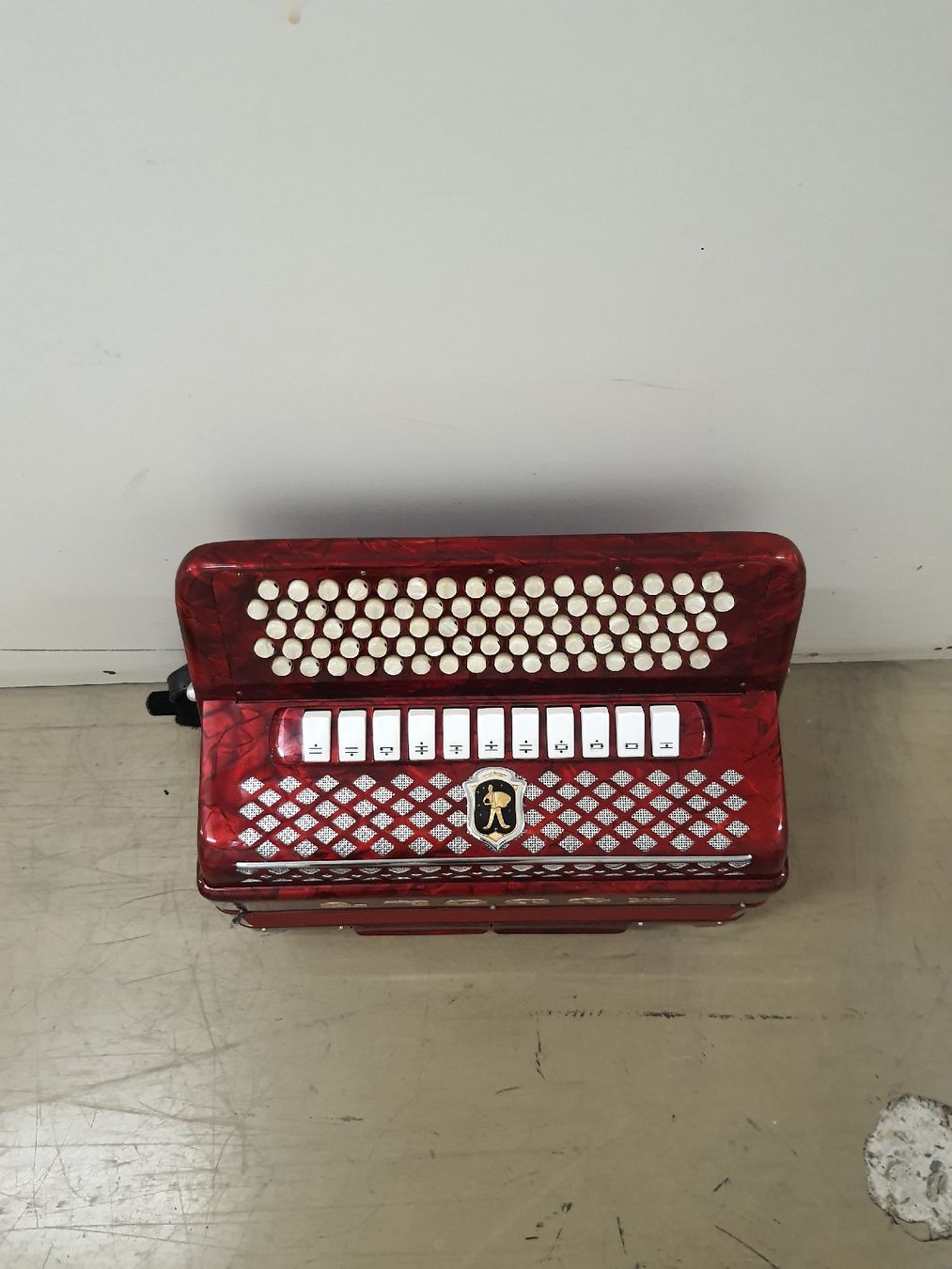 Strumenti musicali: accordéon chromatique 4 voix  – Usato da Pont-de-la-Morge venduto da Mirabelle0 2
