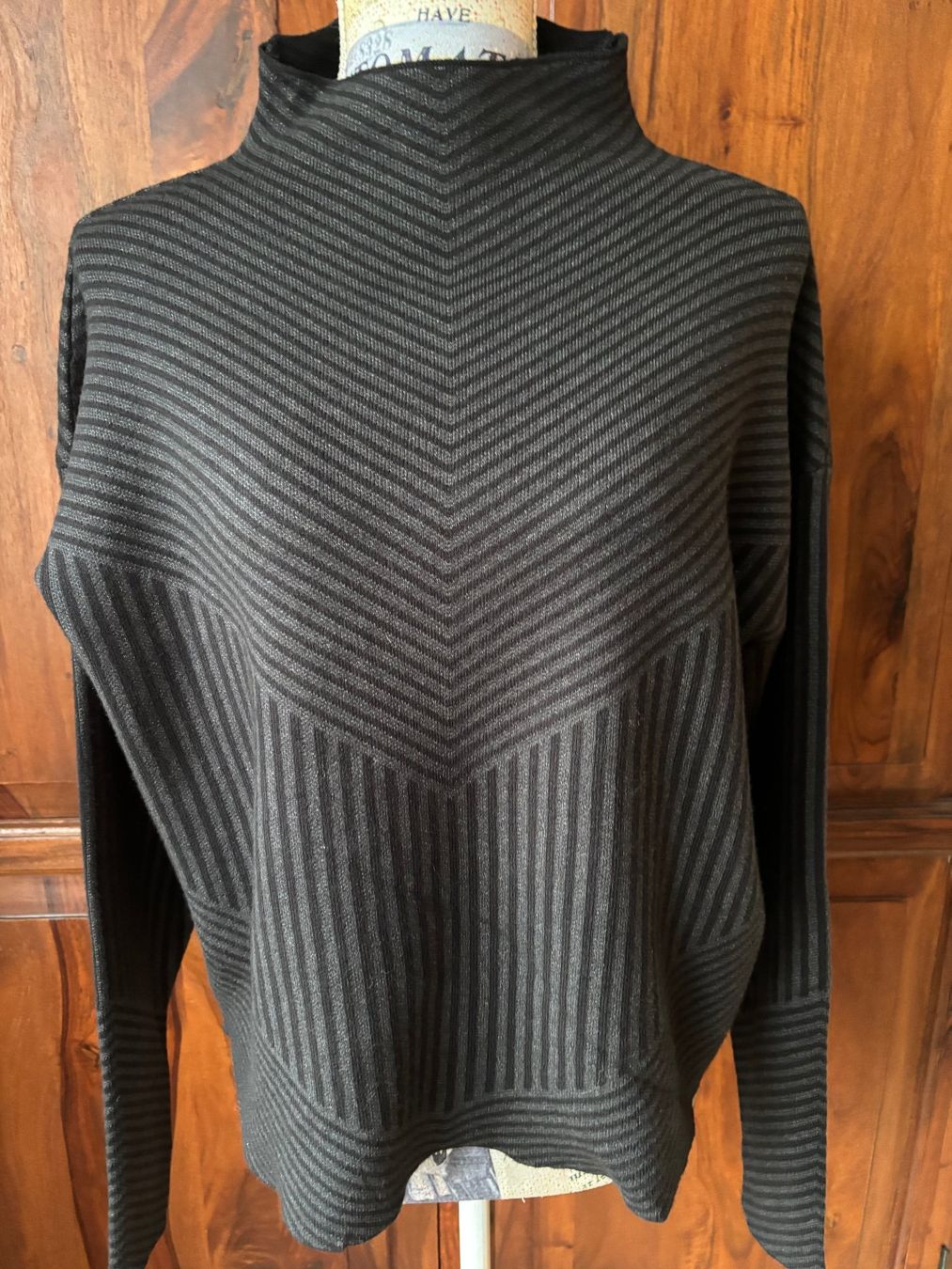 Pullover & Sweatshirts: TAHARI Pullover neu – Neu (gemäss Beschreibung) aus Merishausen von yourdream 1
