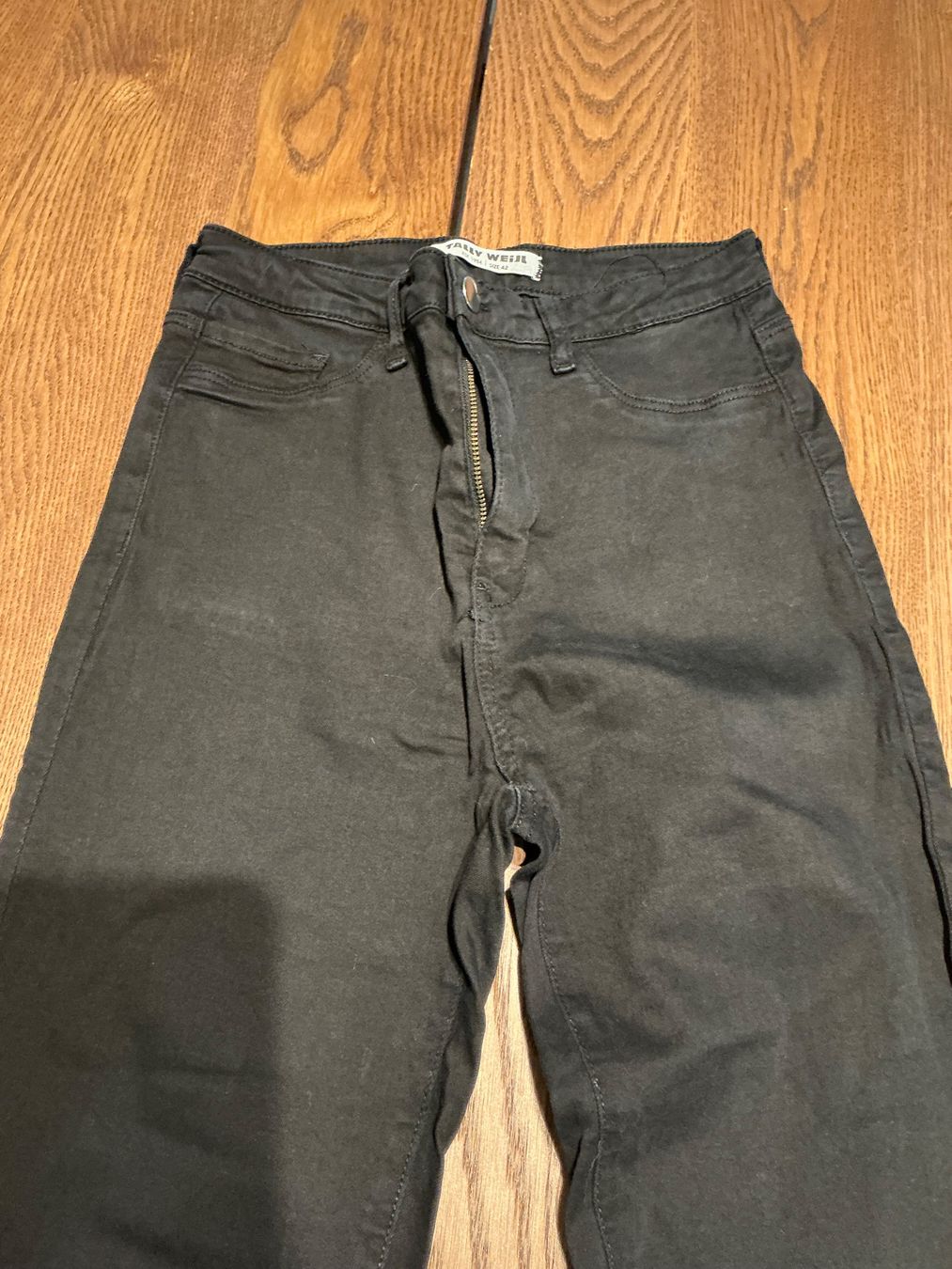Jeans: Schwarze Jeans Gr.42 – Usato da Würenlos venduto da Chicca2004 2