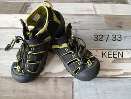 32 33 Keen Sandale