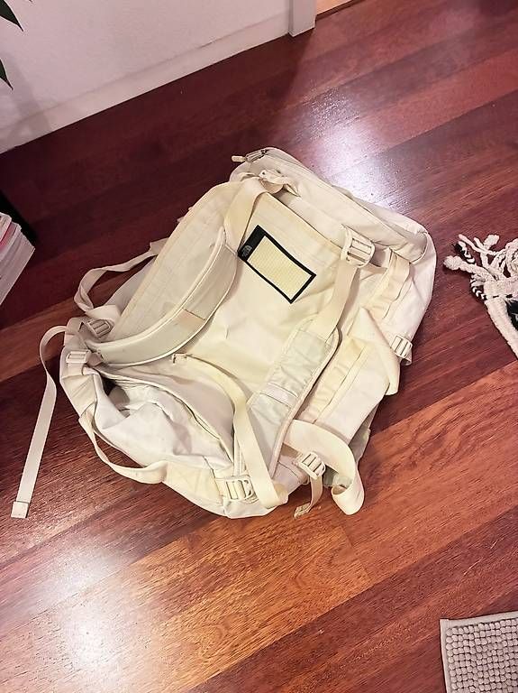 Taschen: North Face Tasche Grösse L  Weiss – Gebraucht aus Zürich von Lieblingsdinge