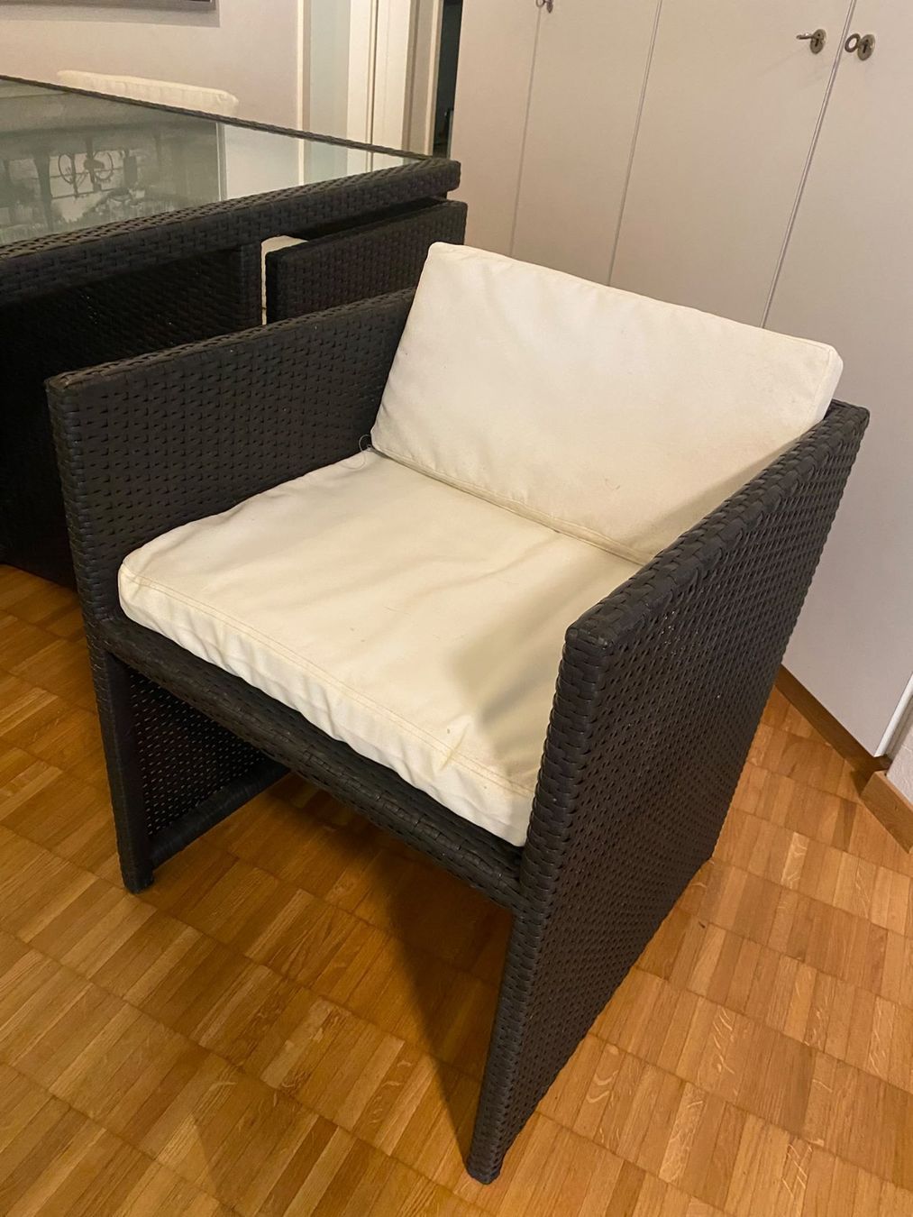 Set di tavolo e panche: Rattan Tisch mit 4 Stühlen – Usato da Udligenswil venduto da Rapsak 4
