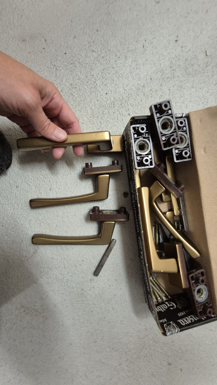 Finestre: Vintage Fenstergriffe, goldfarbe Messing – Usato da Lenzburg venduto da DobrzynM 4