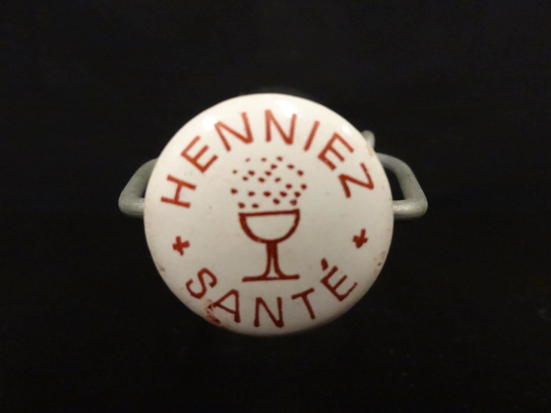 Bicchieri, Caraffe & Bottiglie: alte Flasche HENNIEZ SANTÉ – Usato da Kerzers venduto da Flaschenposten 8