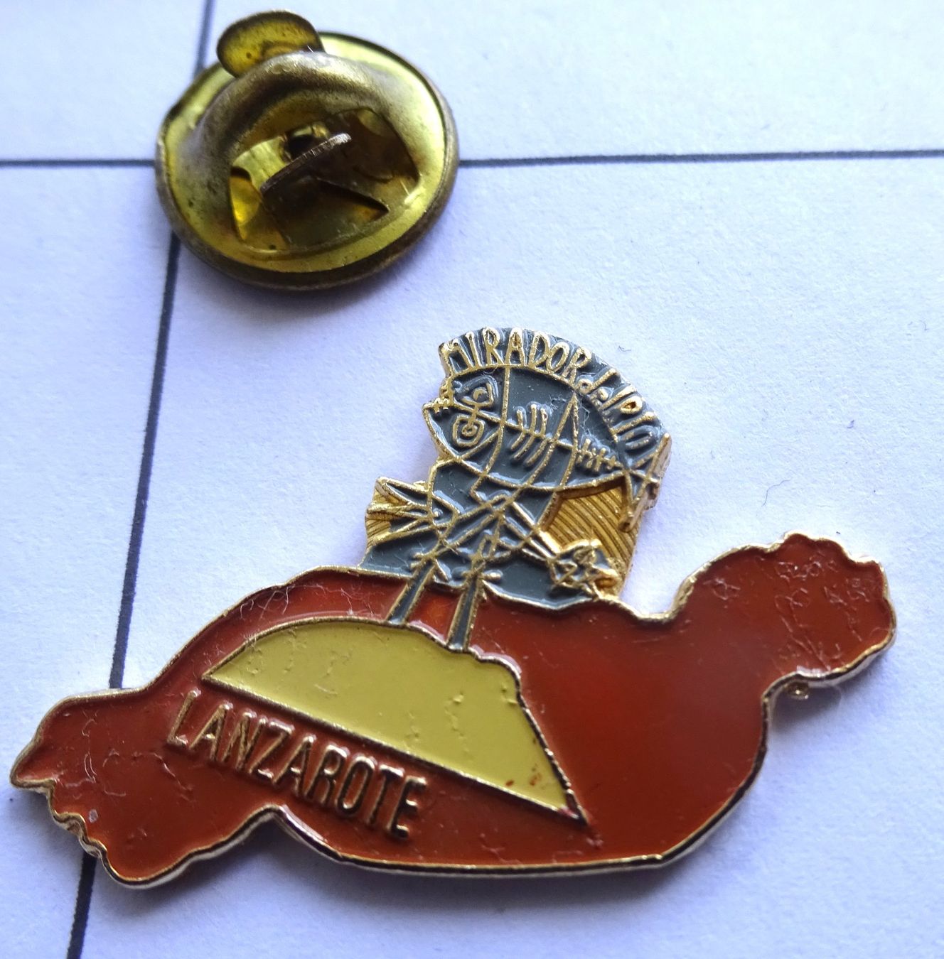 Plaketten & Abzeichen: Pin Insel Lanzarote Ferien – Gebraucht aus Utzenstorf von BUtter81