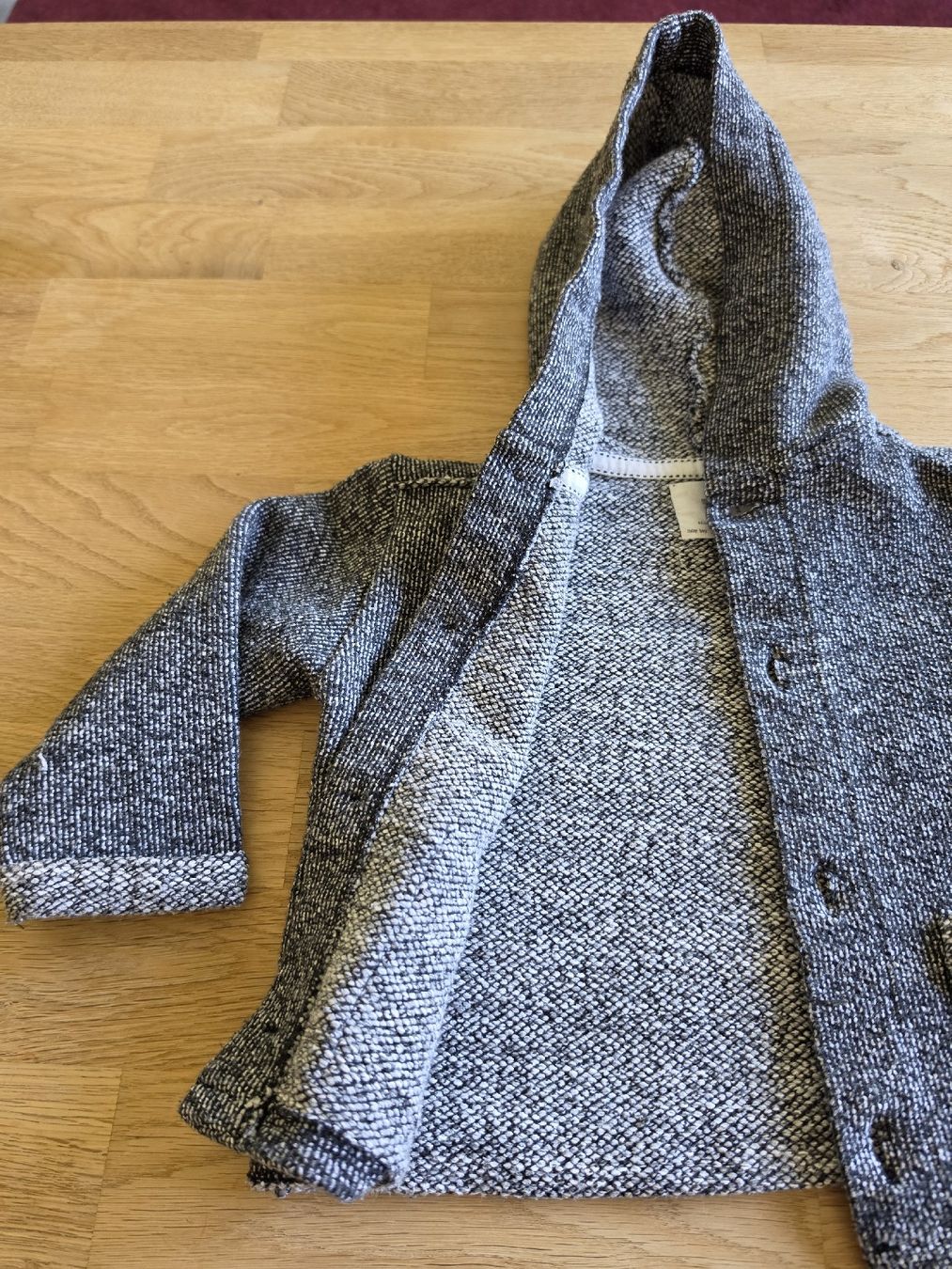 Zara Giacche & Cappotti: Zara Strickjacke Gr. 86 mit Kapuze  – Usato da Bergdietikon venduto da Staphylococcus 2