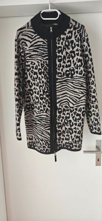 Wilde Strickjacke in Schwarz & Beige Gr. 44/46
