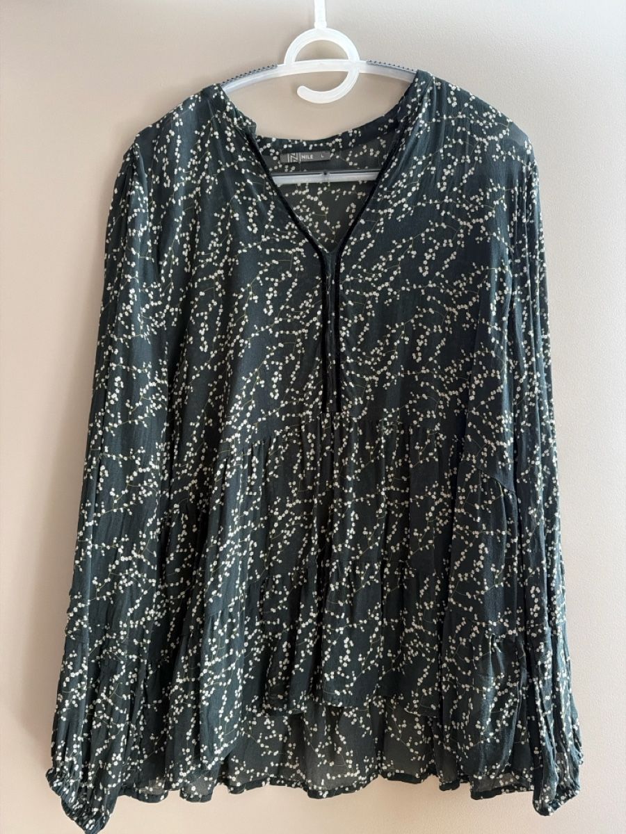 Nile Camicette: Blouse Nile L – Nuovo (secondo la descrizione) da La Sagne NE venduto da tulipe68