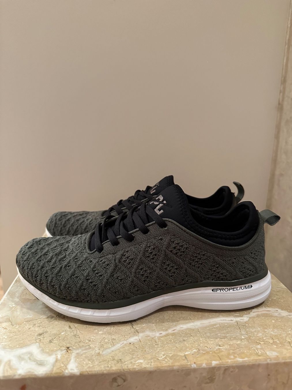 Damenschuhe: APL trainers – Gebraucht aus Paradiso von apf_mh9c