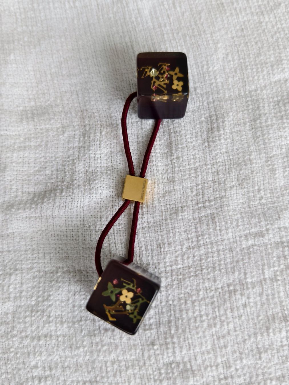Louis Vuitton Accessori per capelli: Louis Vuitton(LV) original Hair Cube – Usato da Landquart venduto da Sioux0 1