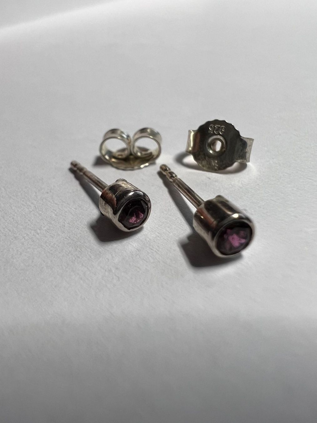 Orecchini pendenti & Orecchini a lobo: 2x Silber Ohrstecker mit Edelstein - Rhodolith – Nuovo e nell'imballaggio originale da Alpnach Dorf venduto da MiKoMarkt 1