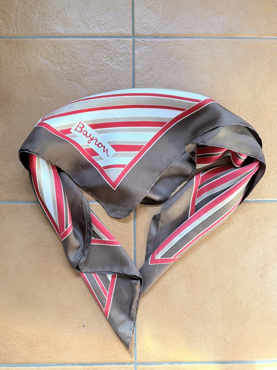 Foulard & Sciarpe: Foulard di  seta Bayron – Nuovo (secondo la descrizione) da Bellinzona venduto da bul_mvy5 1