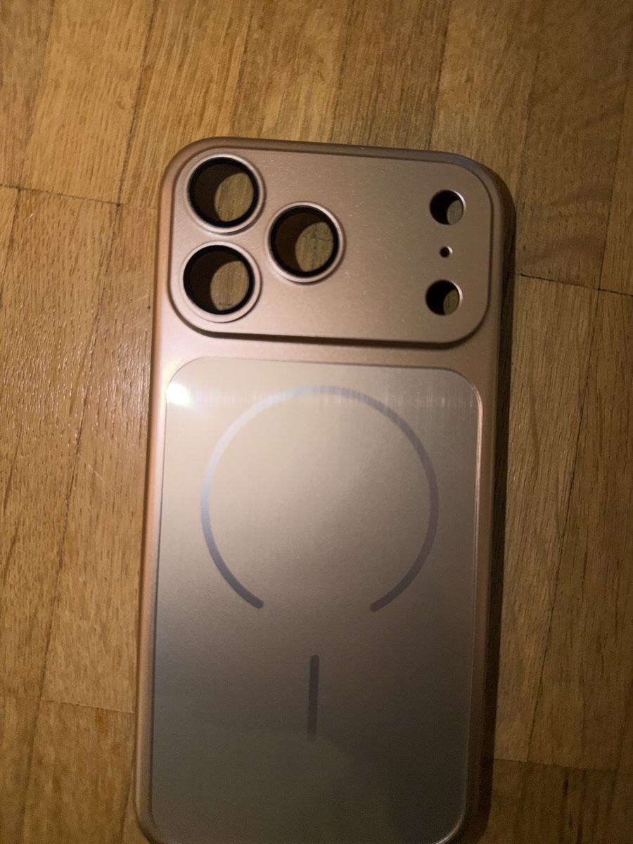 Cover & Protezioni schermo: iPhone 17 Pro Max Schutzhülle – Nuovo e nell'imballaggio originale da Basel venduto da sherlock_bs 1