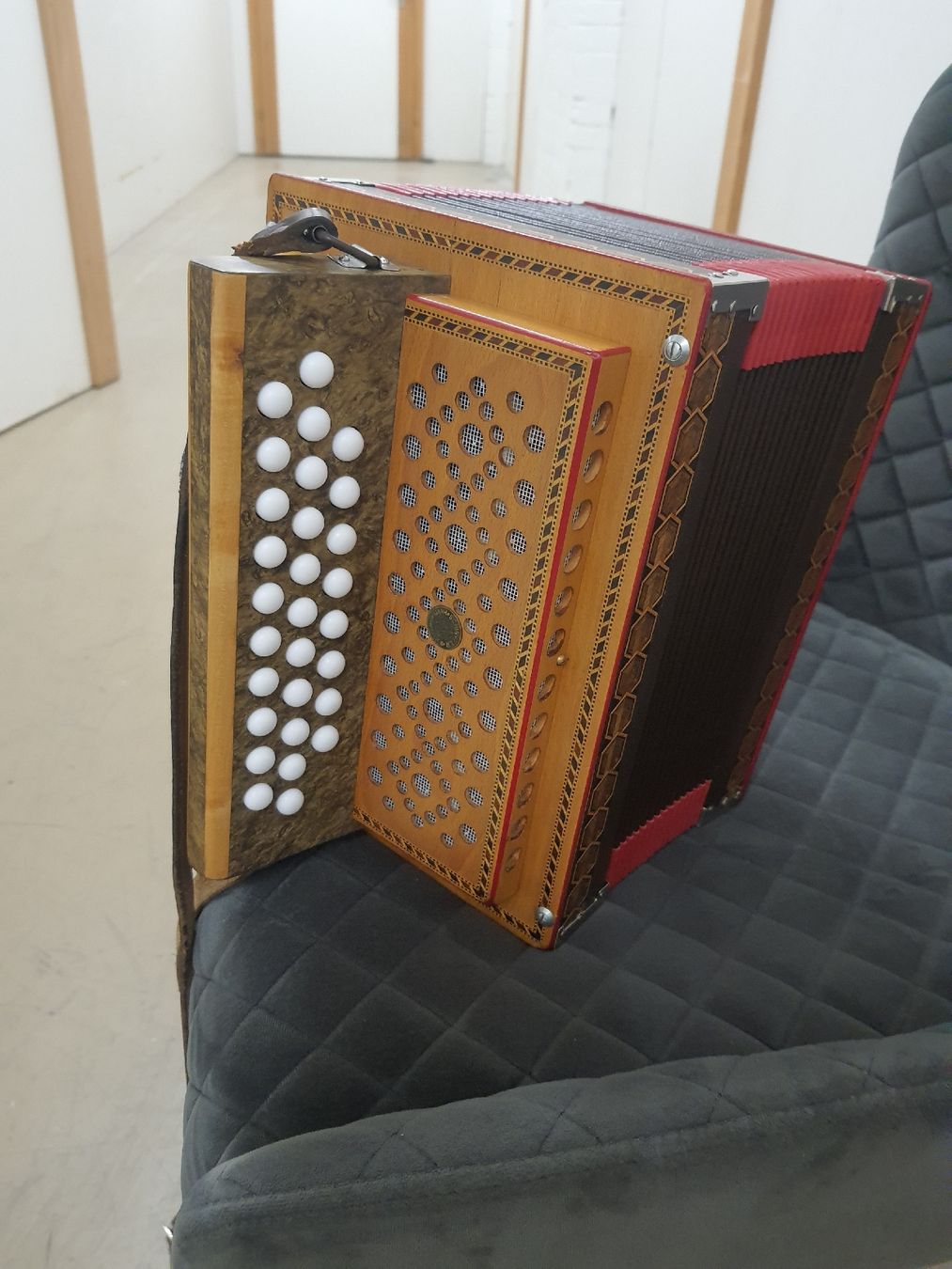 Eichhorn Strumenti musicali: Eichhorn orgeli ton B  – Usato da Pont-de-la-Morge venduto da Mirabelle0 4