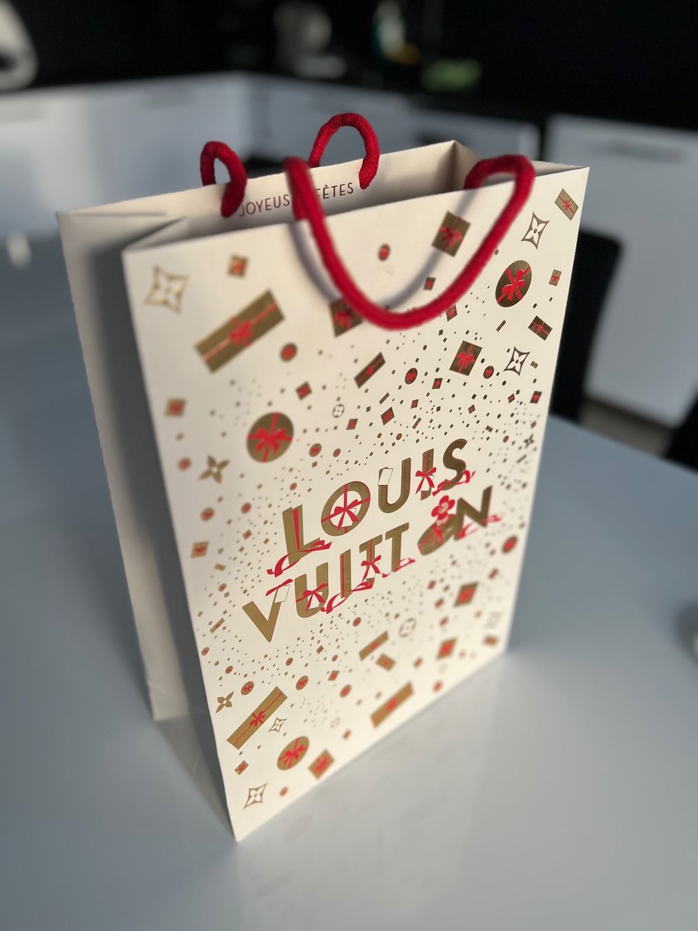Louis Vuitton Borse: Sac cadeau Louis Vuitton "Joyeuses Fêtes" – Usato da Epalinges venduto da luc_25zt