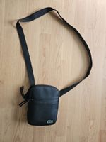 Sacoche bandoulière noire Lacoste – compacte et élégante