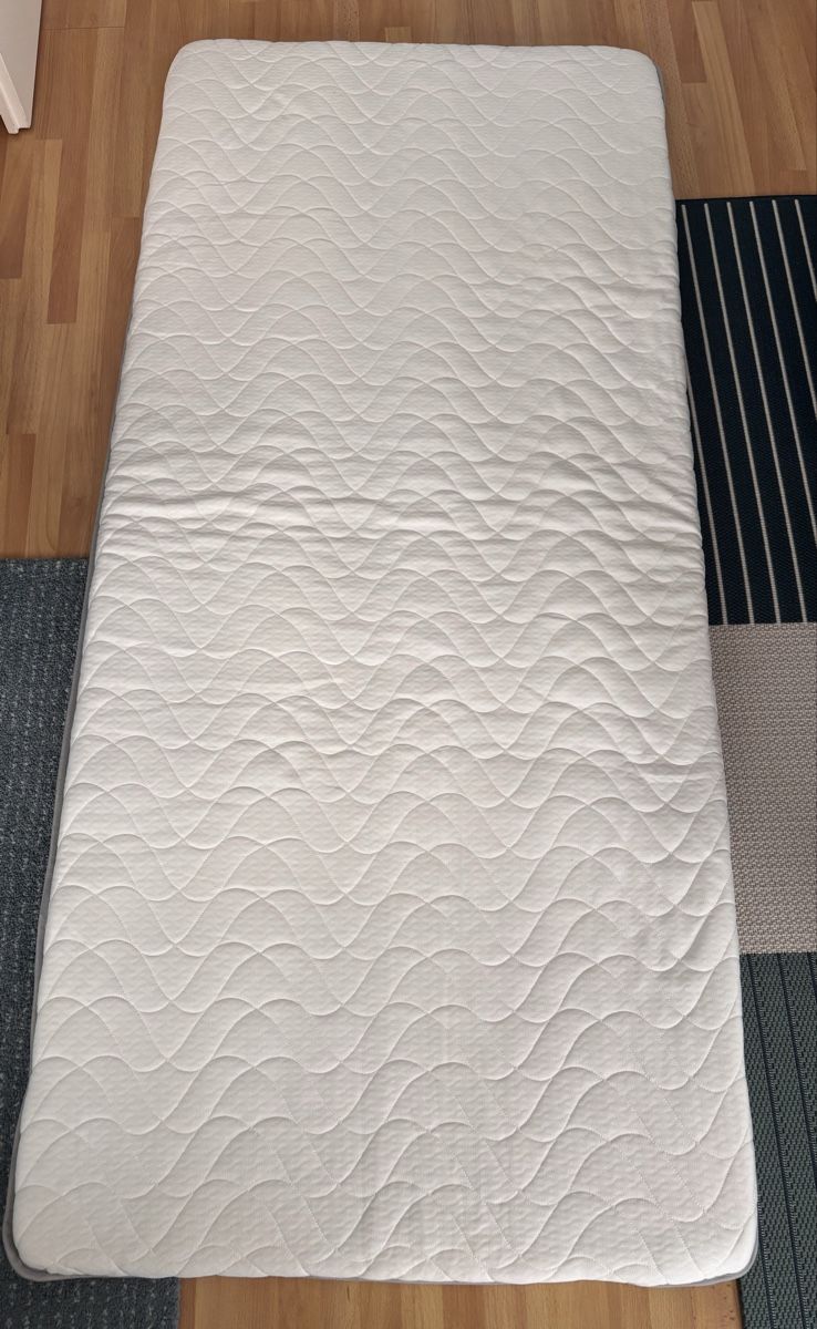 Materassi: Memory Foam Matratze - Dünn - Sauber - Neu – Nuovo (secondo la descrizione) da Arlesheim venduto da MR_M_B