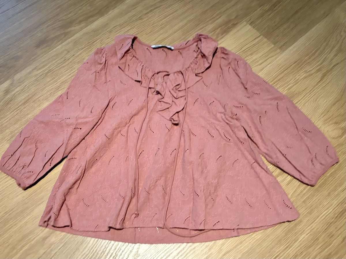 Zara Chemisiers: Zara Bluse mit Lochmuster – D'occasion à Baden par Tiffany6878 3