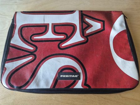 Freitag Tasche Notebook Rot Weiss Grosses Logo