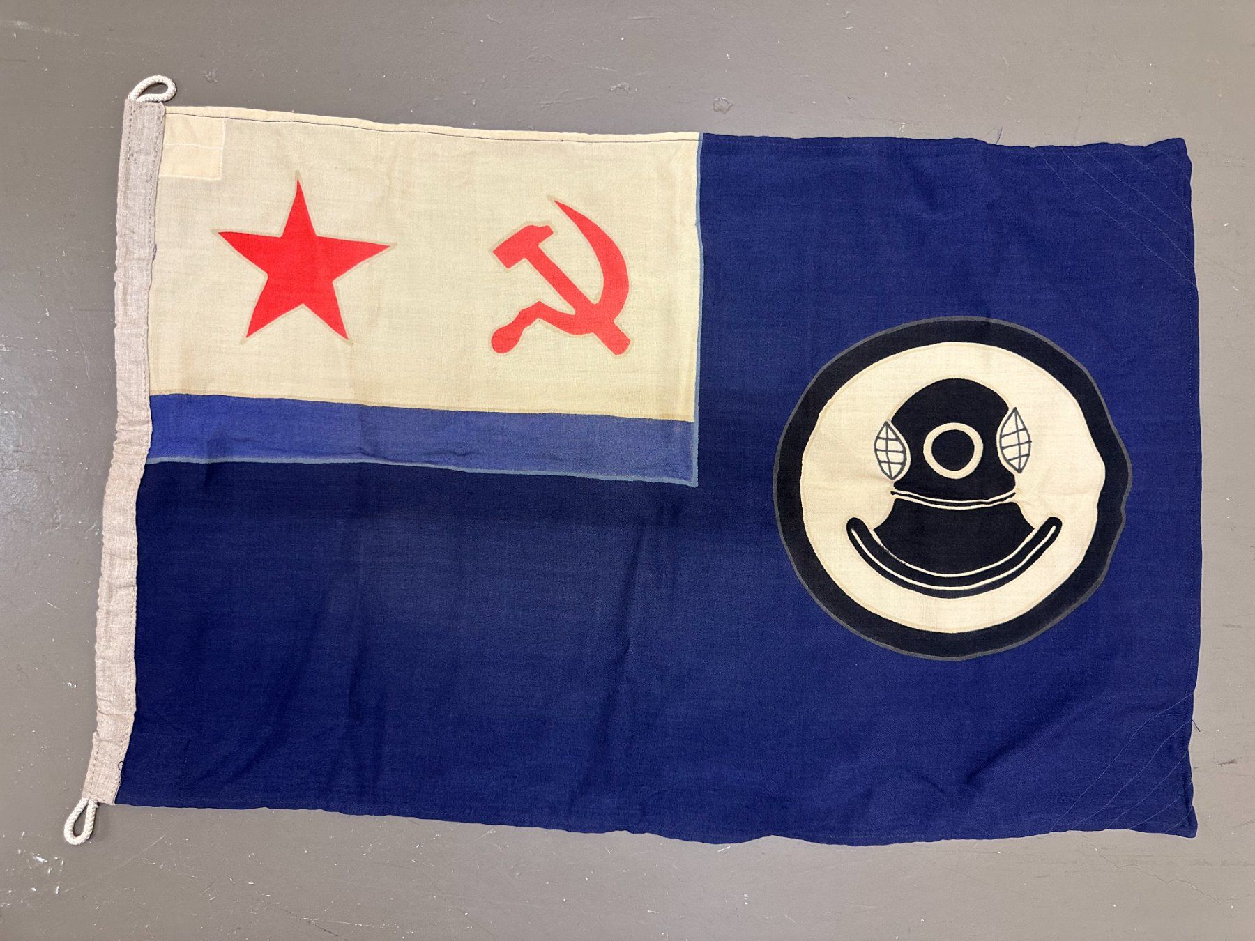 Drapeaux: Drapeau marine de plongée URSS 1985 bon état – D'occasion à Lausanne par gio_vintage17