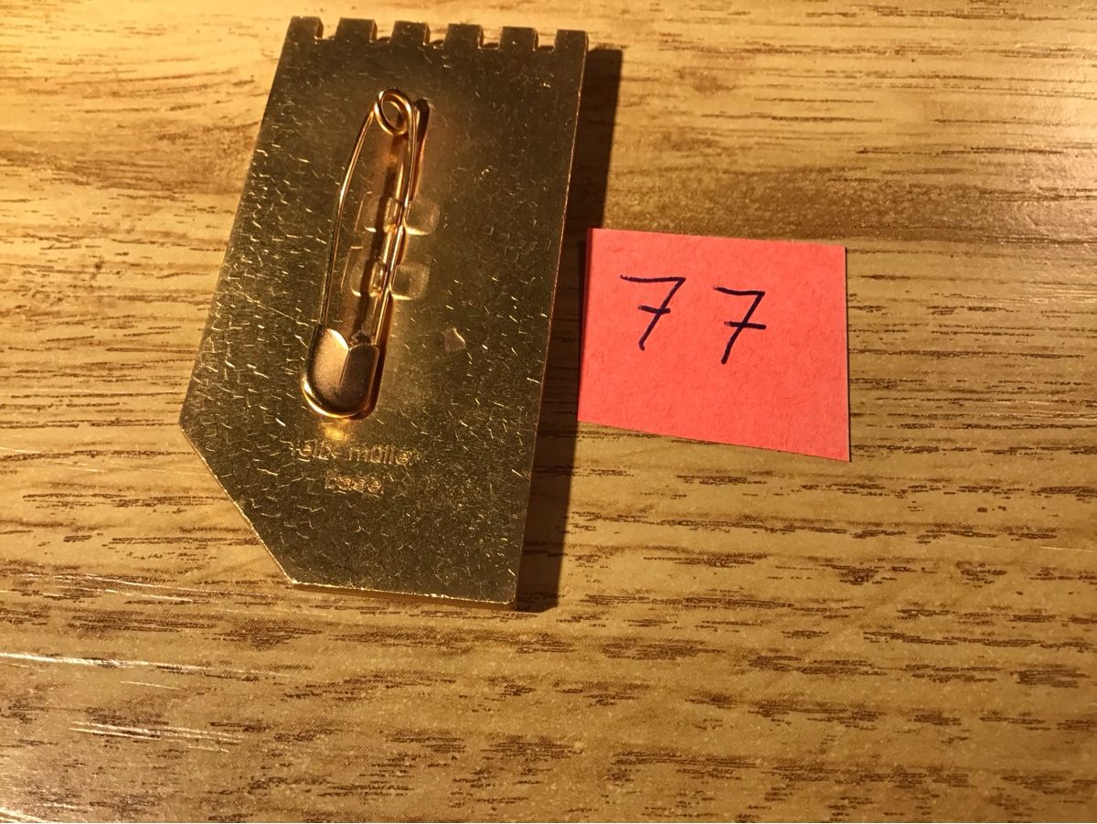 Basler Placchette & Badge: Baslerfasnachtsplaketten 1977 Gold – Usato da Arlesheim venduto da printz01 1