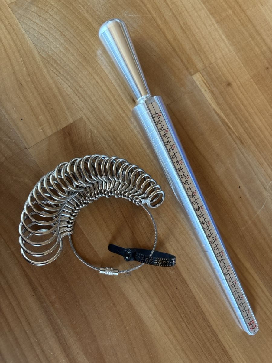 Ringe: Ringstock / Fingerring Mass / Hilfsmittel – Gebraucht aus Rümlang von euqinom16