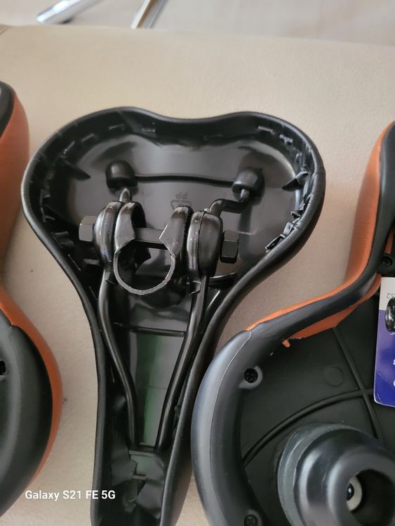Pezzi di ricambio: 4 velo sattel top preis ! – Nuovo (secondo la descrizione) da Duggingen venduto da tamola67 7