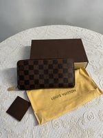 Louis Vuitton Zippy Geldbörse aus Damier Ebene Canvas